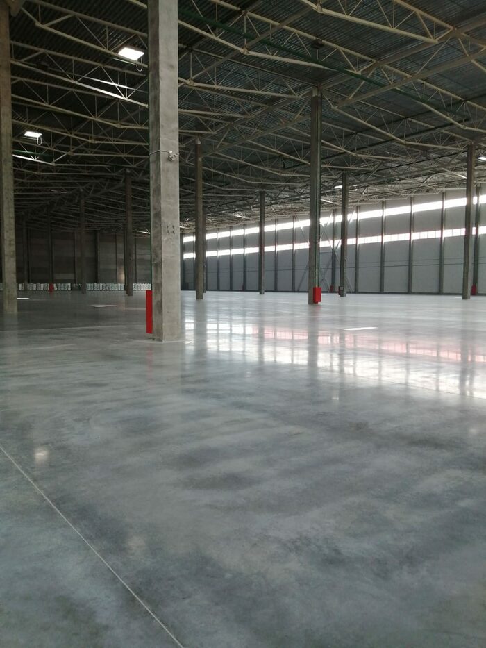 промышленные бетонные полы. полимерные полы для производственных помещений. эпоксидные промышленные полы. полимерные промышленные полы. промышленный наливной пол.