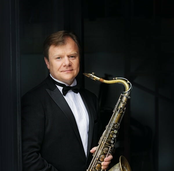 Igor butman. Бутман саксофонист. Русские музыканты 2022. Бутман джаз. Бутман московские окна.