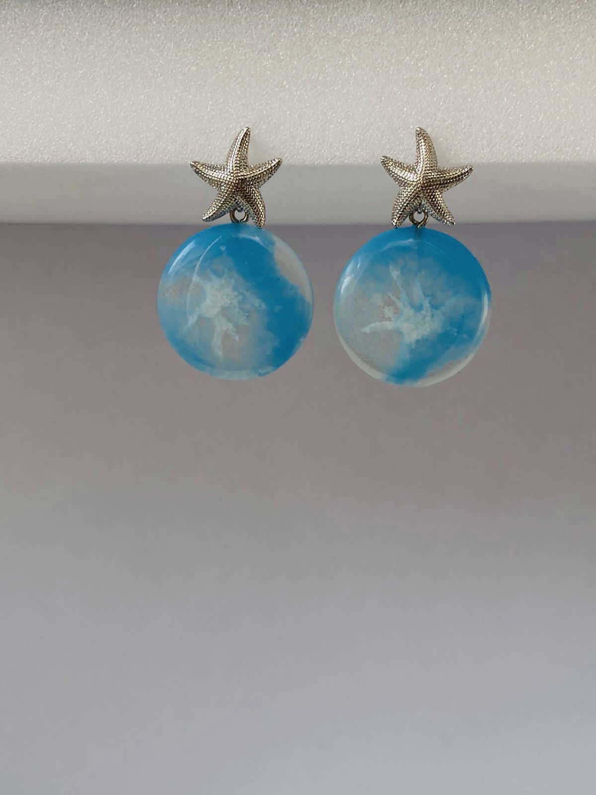 серьги круглые из эпоксидной смолы бирюзовые 