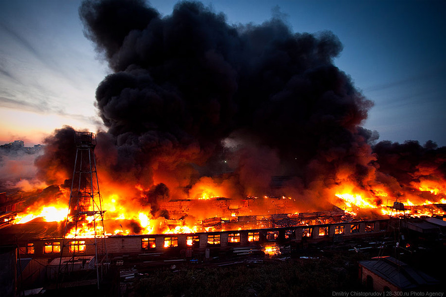 Горение зданий и сооружений. Во владимире сгорело здание. Горение зданий и сооружений. Горят коттеджи в калифорнии. Горение зданий и сооружений.