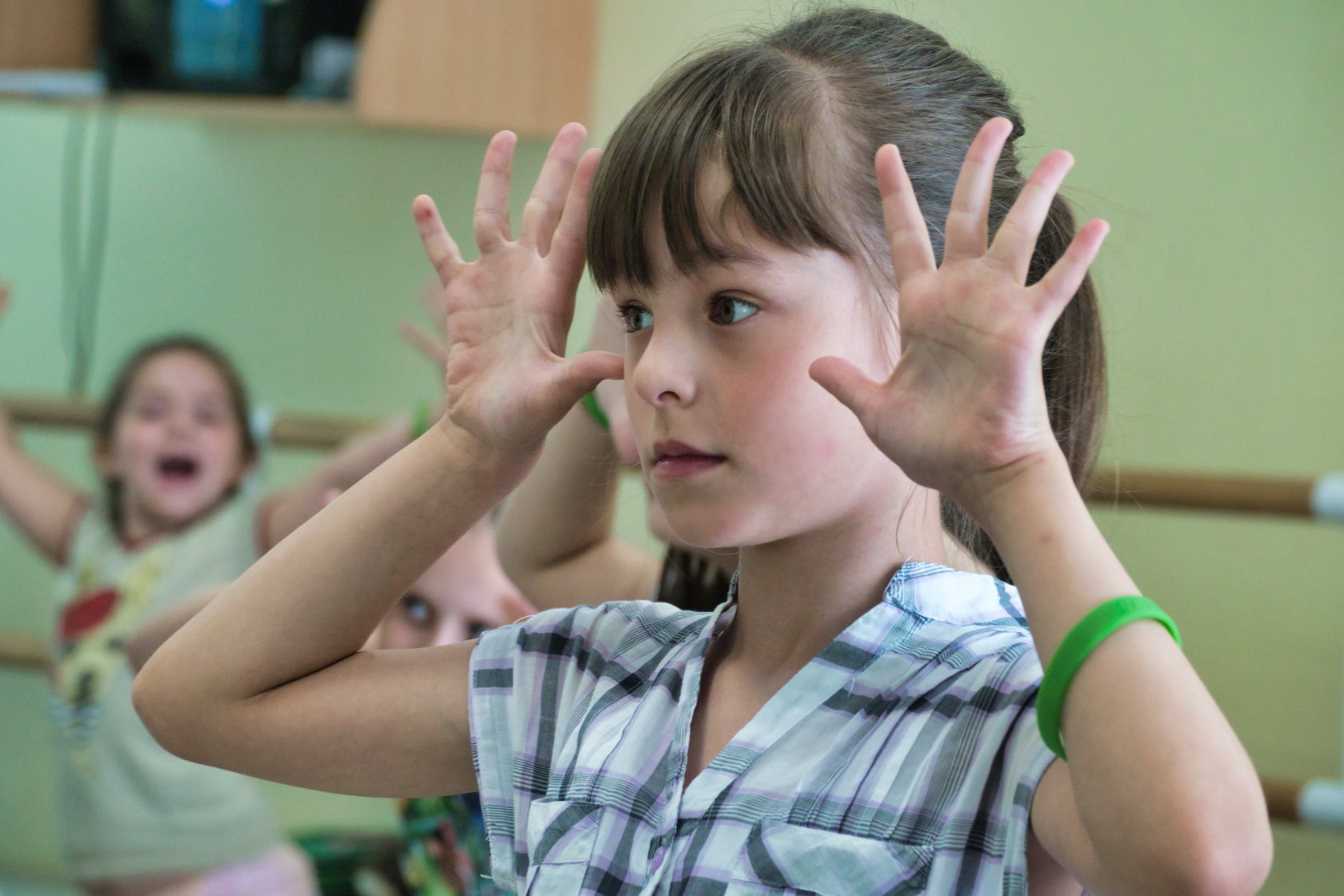 Проявить вне. Уроки актёрского мастерства для детей 7-10 лет. Мастер-классы по сценической речи. Сценическое внимание. Актерское мастерство Барнаул для детей.