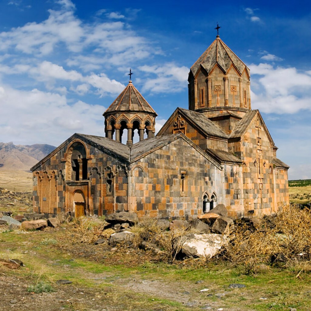 Самая старая церковь. Монастырь Ованаванк. Ованаванк Армения. Армянский монастырь Ованаванк. Монастырь Дехцнут Армения.