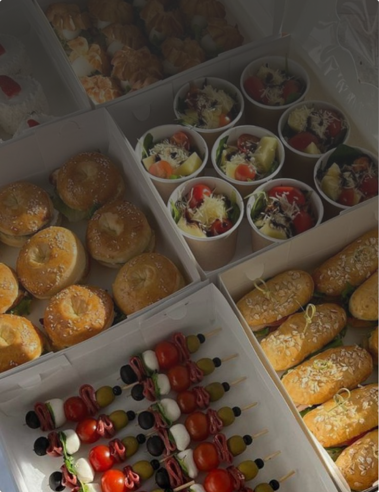 Акжера кейтеринг. Свадебный фуршет на природе. Кейтеринг ульяновск. Буржуа кейтеринг. Кейтеринг.