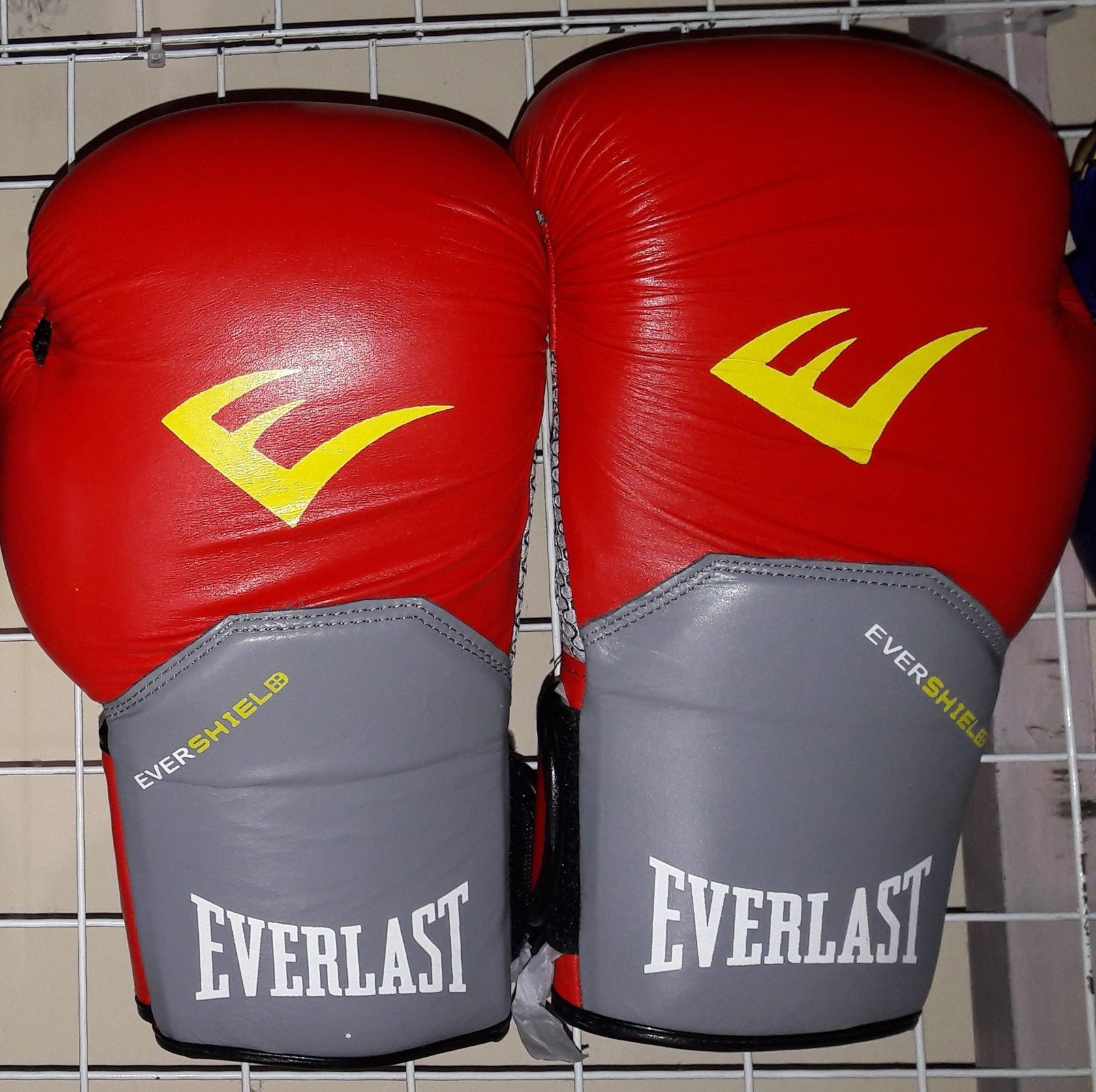 everlast Pro Style Elite боксёрские перчатки красные