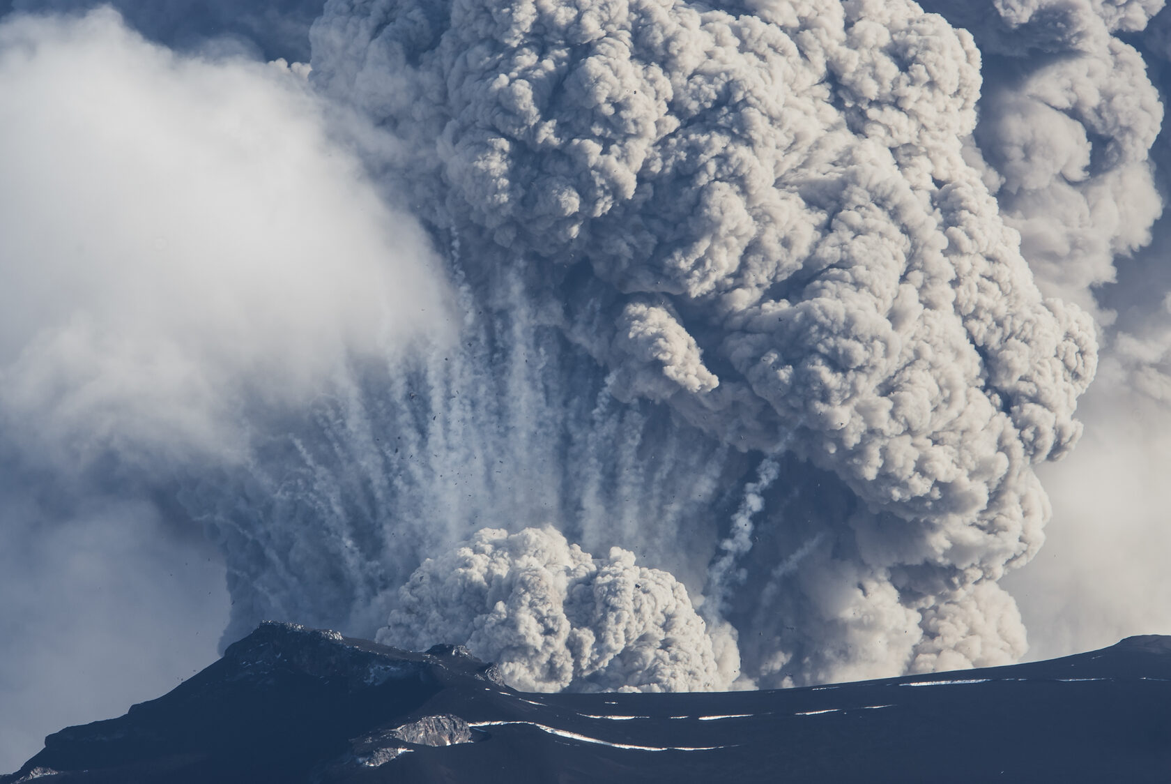Извержение вулкана Эйяфьядлайекюдль, Исландия