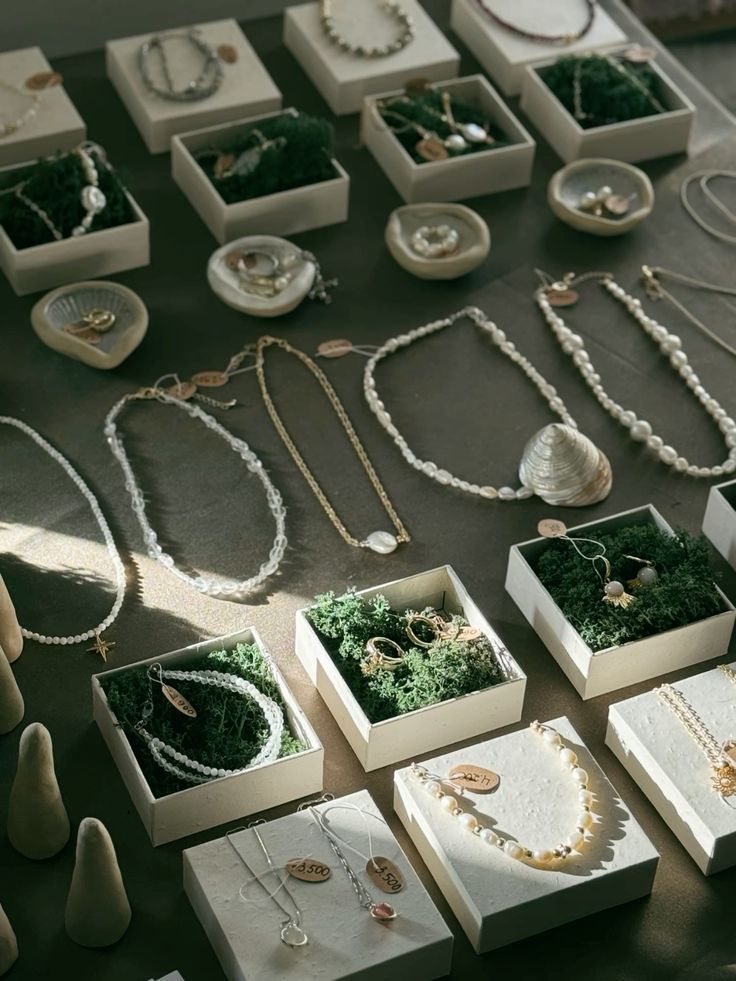 Ecrin store украшения