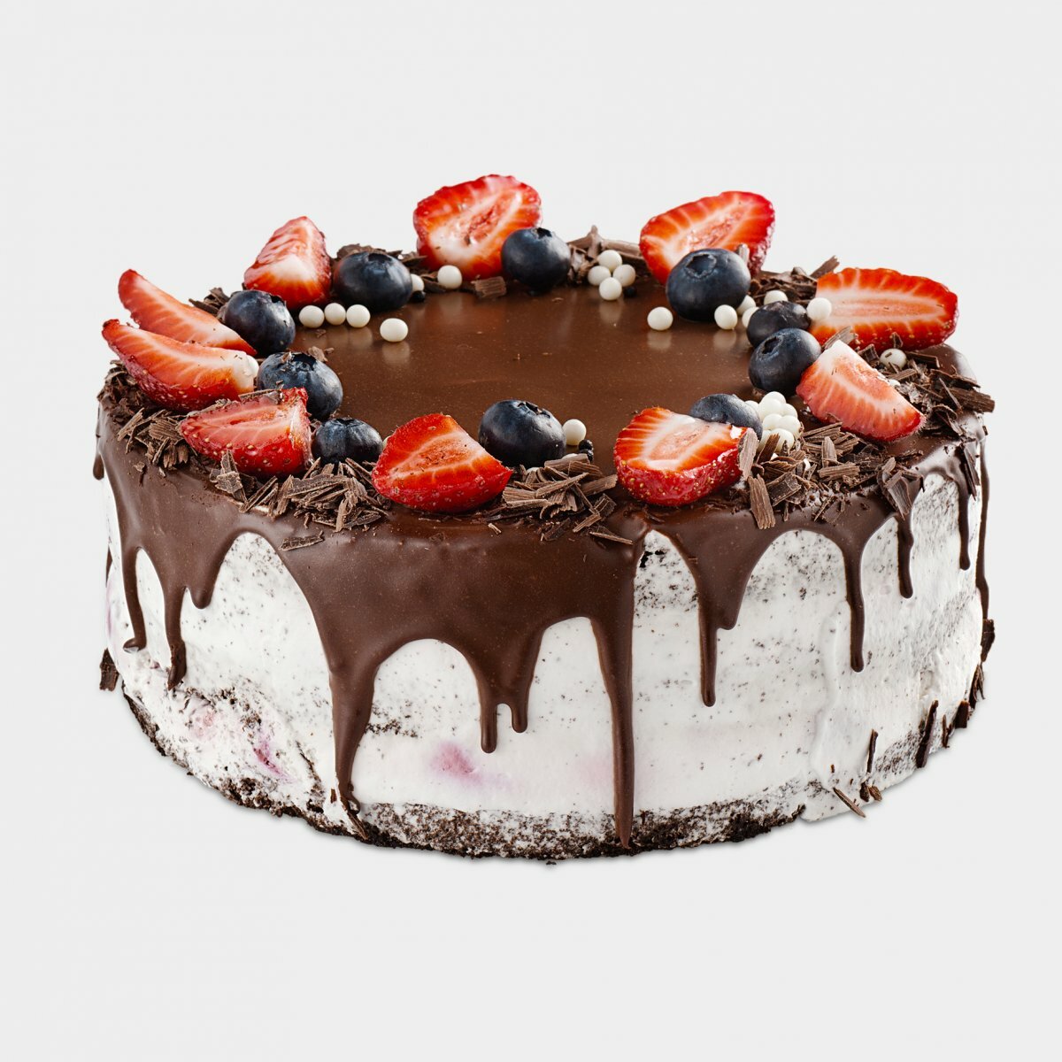 Шоколадный торт с лесными ягодами