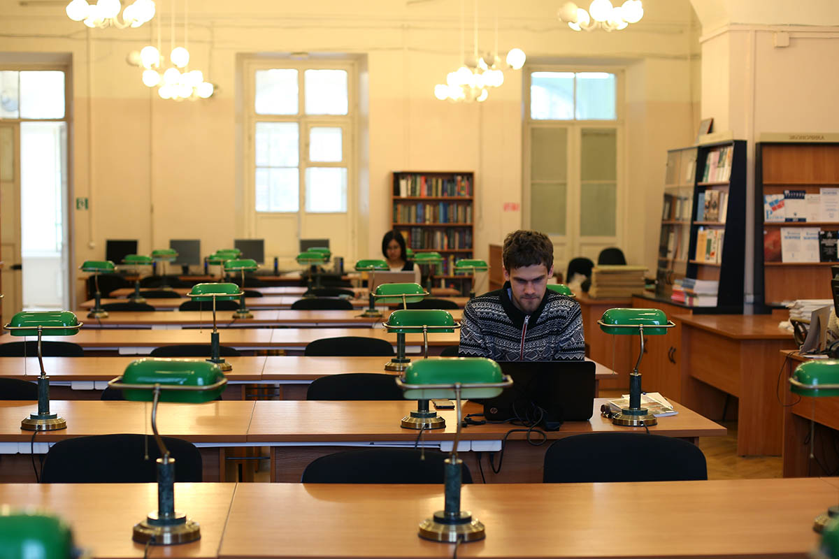 Рггу спб. СПБГУ университет Санкт-Петербург. Горьковская библиотека СПБ. Горьковская библиотека СПБГУ. Научная библиотека имени Горького.