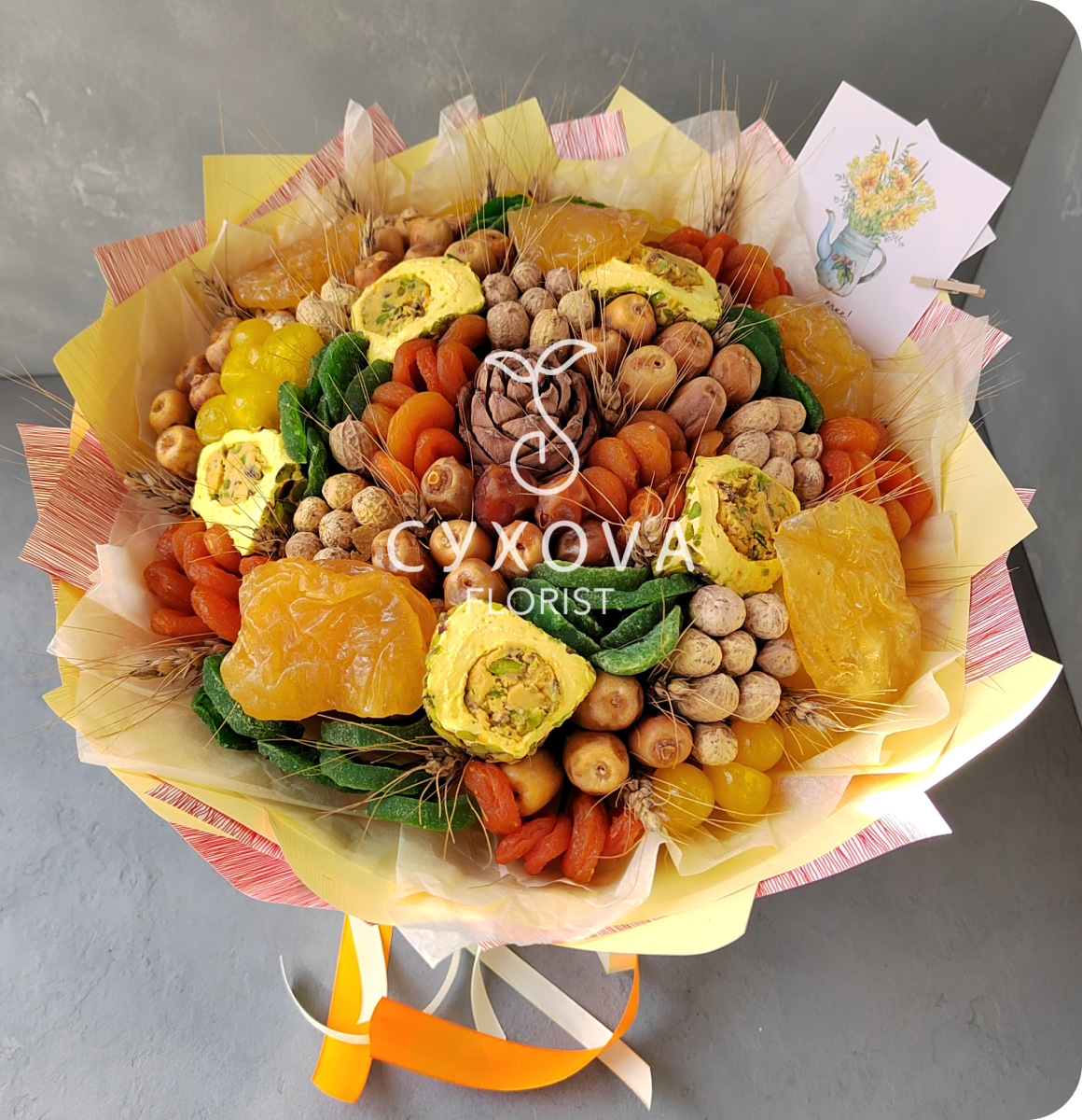 Букет из орехов с сухофруктами