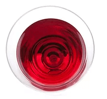 Красный компот в прозрачном стакане