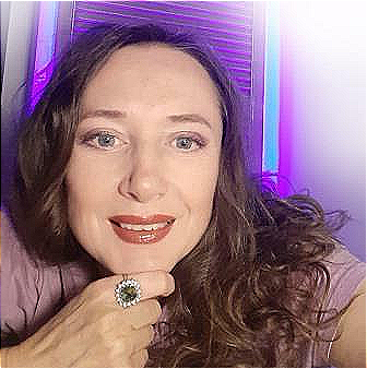 Лицо улыбающейся женщины