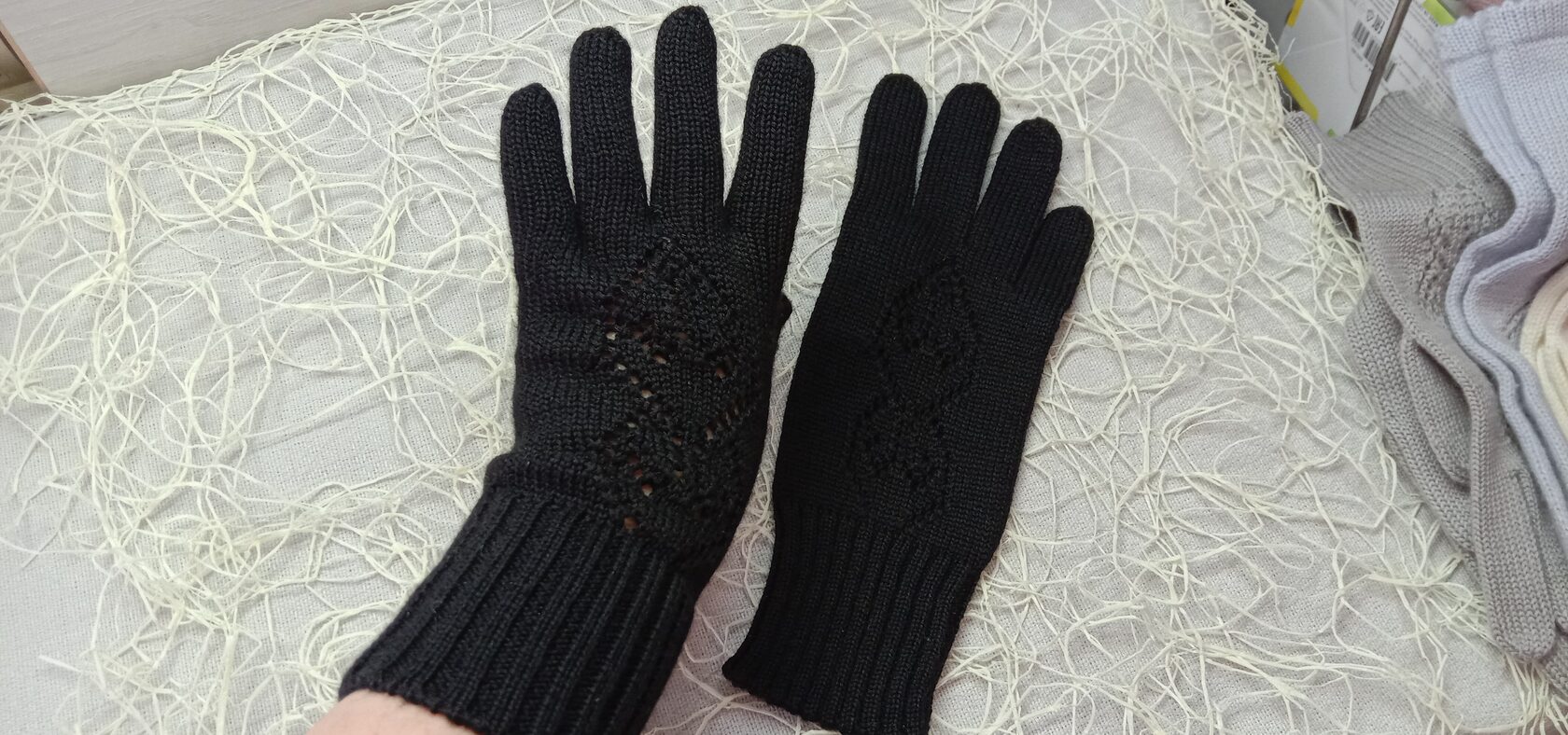 черные перчатки