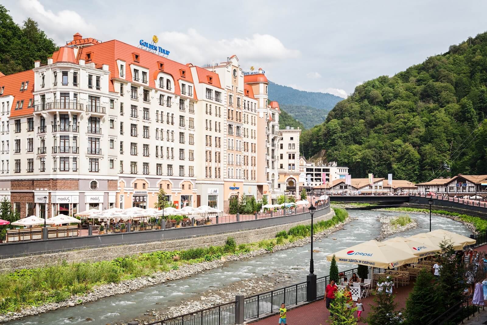 Отель tulip inn. Golden Tulip красная Поляна Сочи. Красная Поляна Tulip Inn Rosa Khutor.