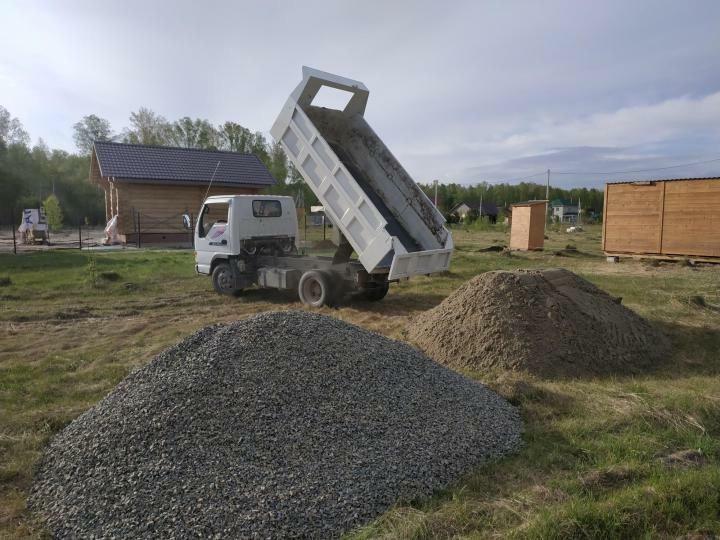 Газель щебня. Самосвал с песком 3 тонны. Японский самосвал с песком. Газель с щебнем. Гравий 3,2 5 тонн.