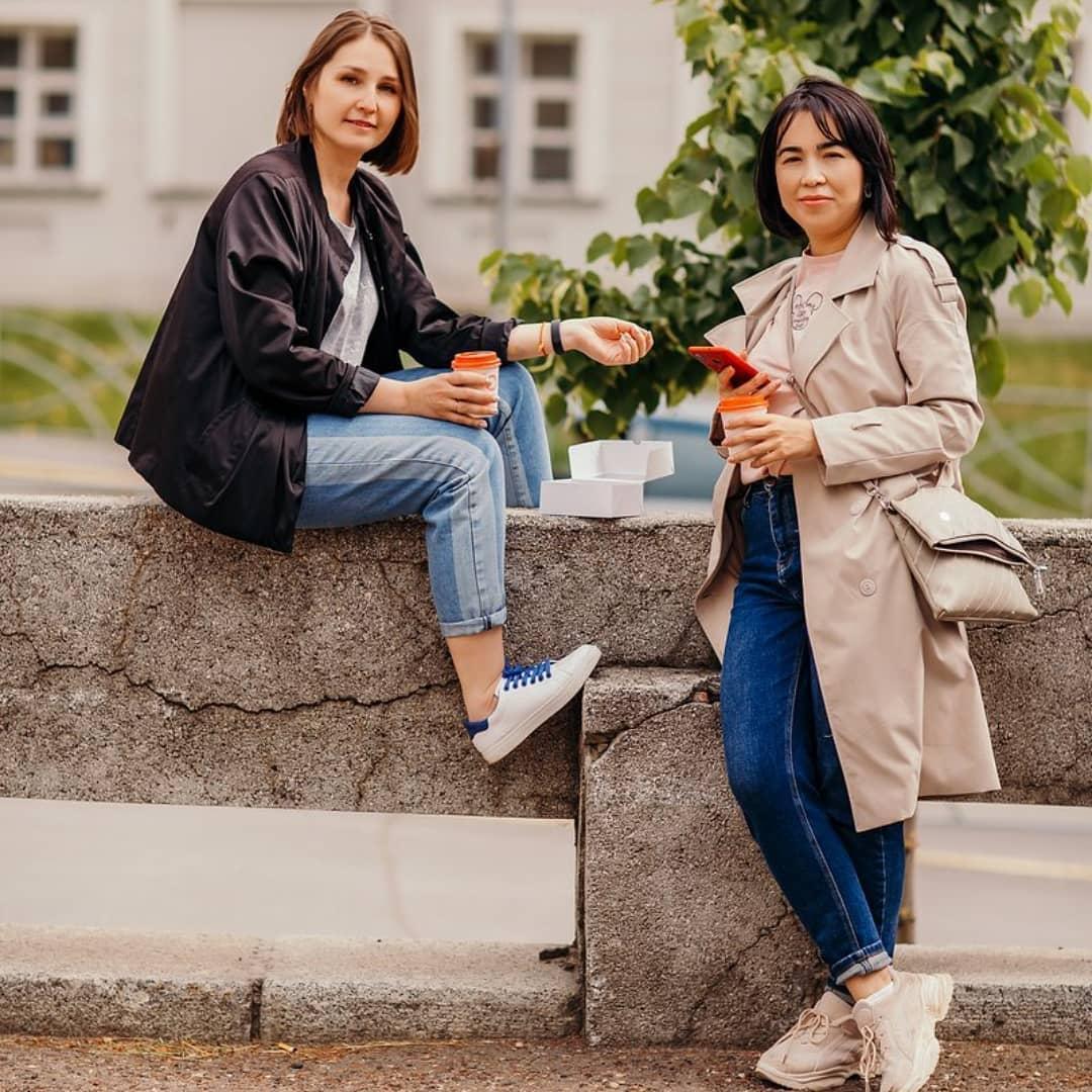 Sound raw logo. Raw story. Touys 5 story logo. Обложки подкастов. Raw story.