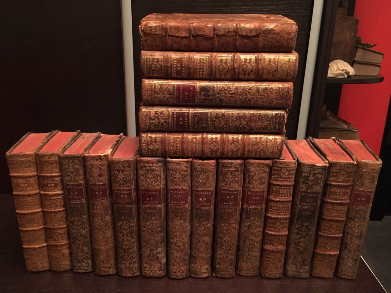 Книги 18 школы. Книги 18 века. Книги 18 +. Старые книги 18 века. Антикварные книги на французском.