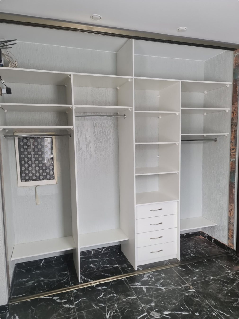 встроенная корпусная мебель. стенка на заказ по индивидуальным размерам. стенка на заказ по индивидуальным размерам. стенки-горки. встроенные стенки в зал.