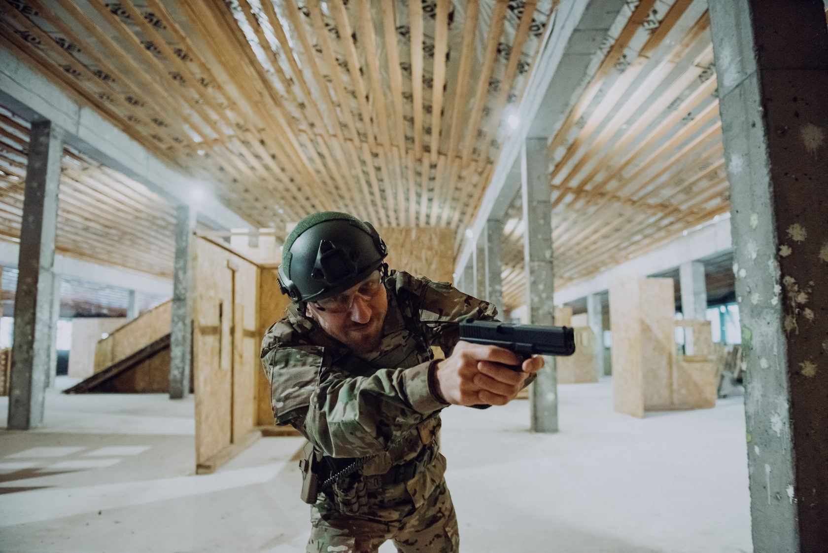 Cqb москва. CQB страйкбол. Страйкбольный полигон. Страйкбол лазертаг площадка в здании. Страйкбол Казань.