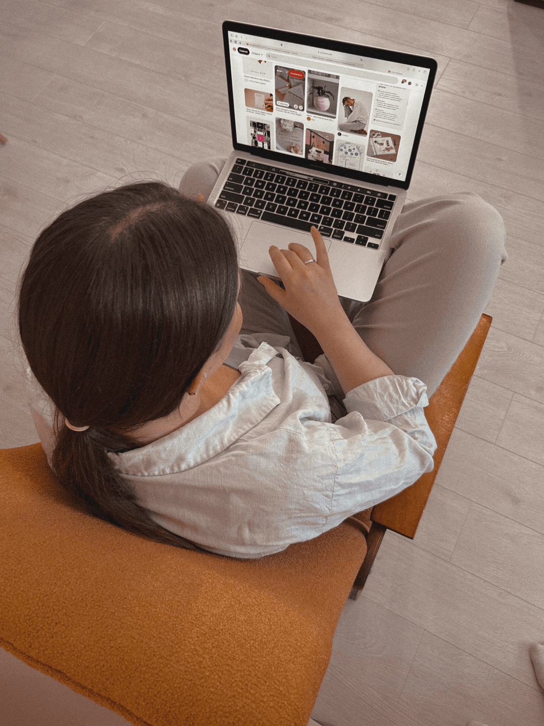 Марина Пужель, графический дизайнер, заказать дизайн логотипа, печатной продукции, фирменного стиля