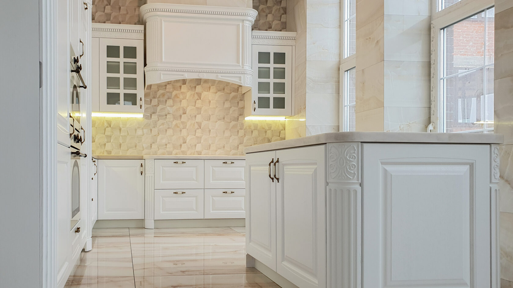 Кухни ретро из белоруссии. Шикарные угловые кухни. Кухонный гарнитур старый оскол. Кухонные гарнитуры старый оскол. Белорусские фасады для кухни старые.