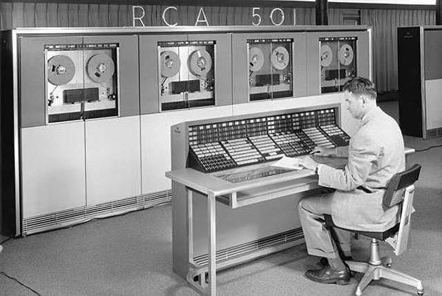 2 го поколения. ЭВМ RCA-501. ЭВМ 2 поколения. ЭВМ первого поколения 1948 - 1958 года. США ЭВМ RCA-501.