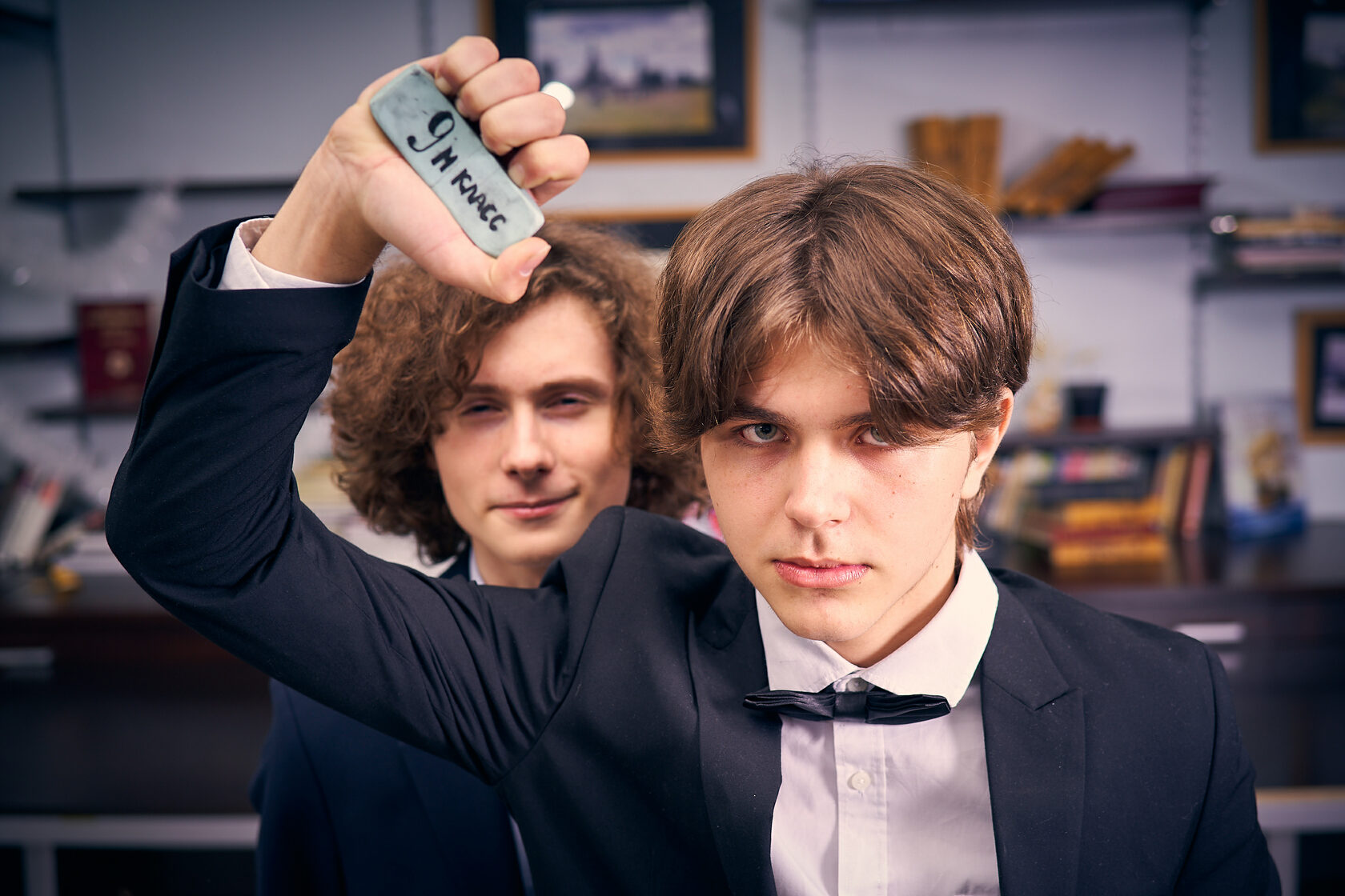 Скотт портер дорогой джон. Страстный поцелуй. Влюбленные молодые пары. Nat wolff selena gomez. Первый нем к парня.