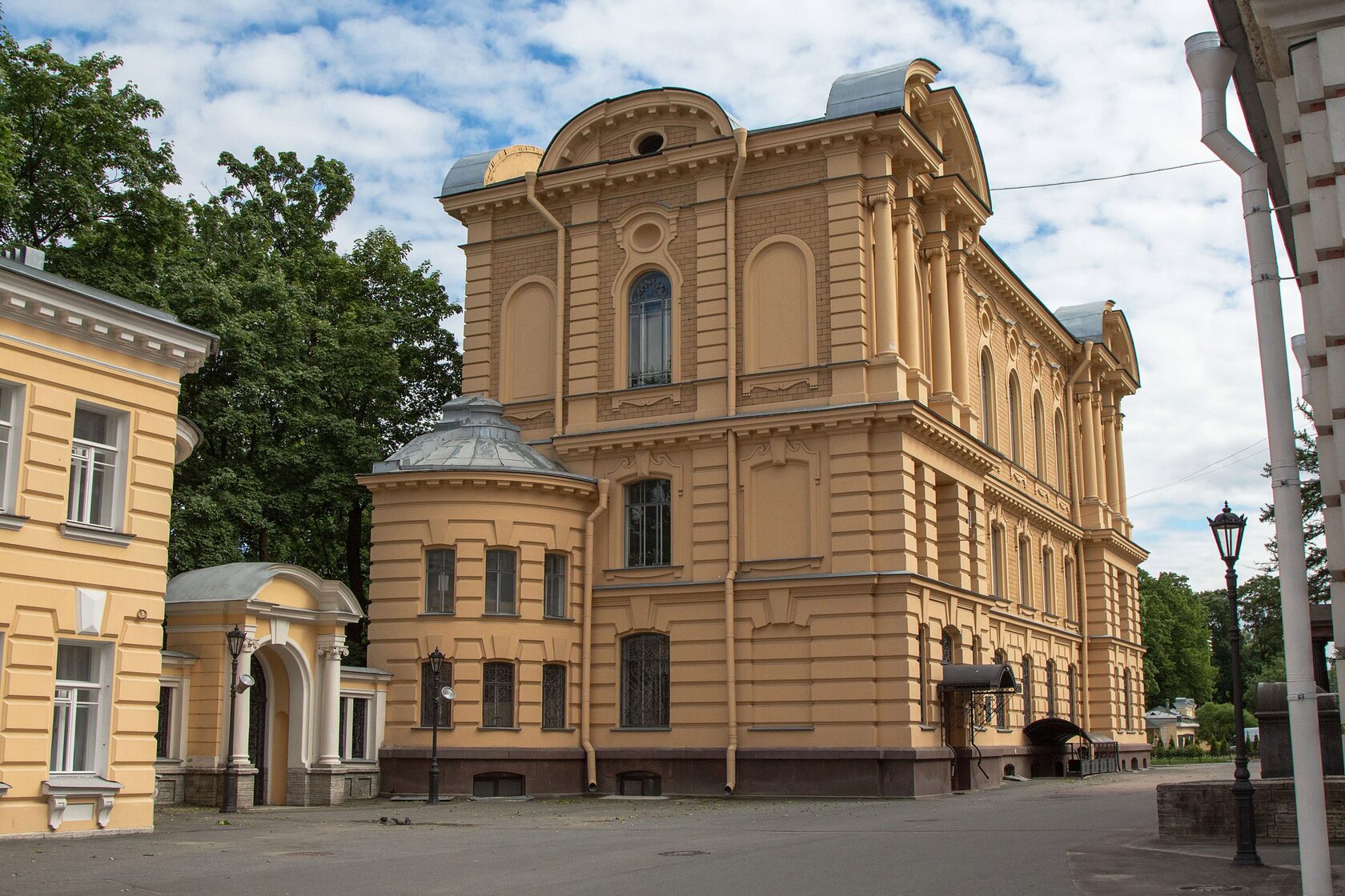 Древлехранилище Александро-Невской Лавры. Библиотека Александро-Невской Лавры. Библиотека Александро Невской Лавры СПБ. Невская Лавра гостиница.