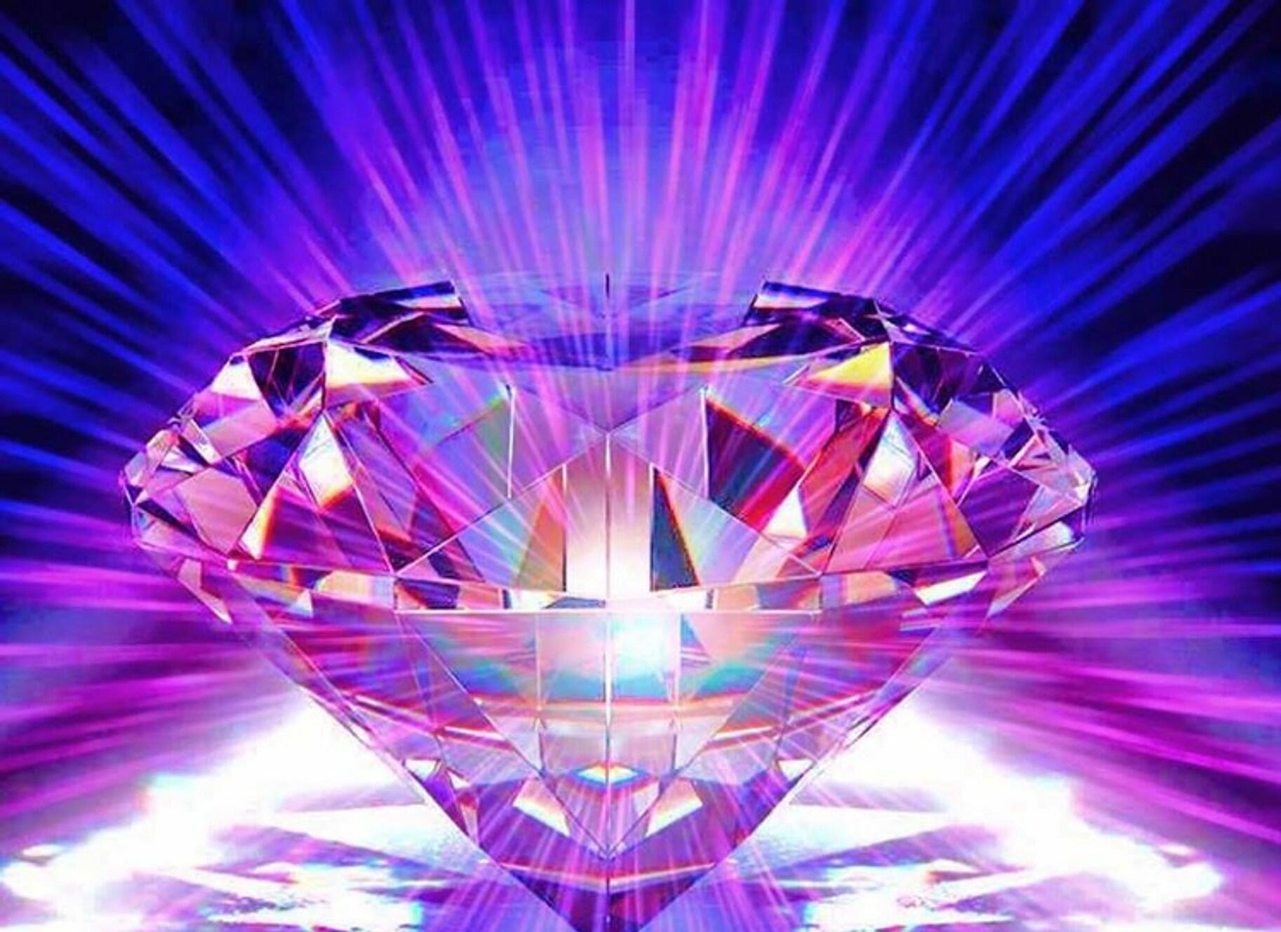 Spectre is a brilliant. Сияющий Алмаз. Многогранный Алмаз. Красивые Кристаллы. Магический Алмаз.
