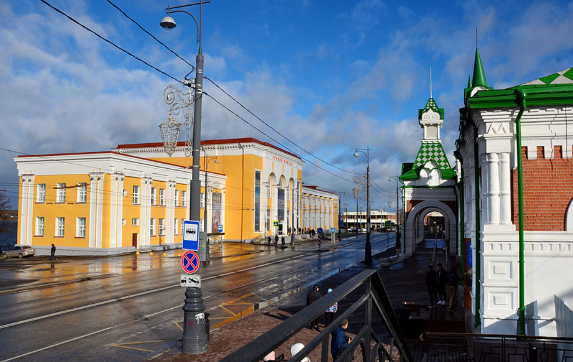 Площадь 2 вокзалов. Ленинградский вокзал, москва, комсомольская площадь, 3. Псковский вокзал 1999 г. Площадь 2 вокзалов. Царская башня казанского вокзала.