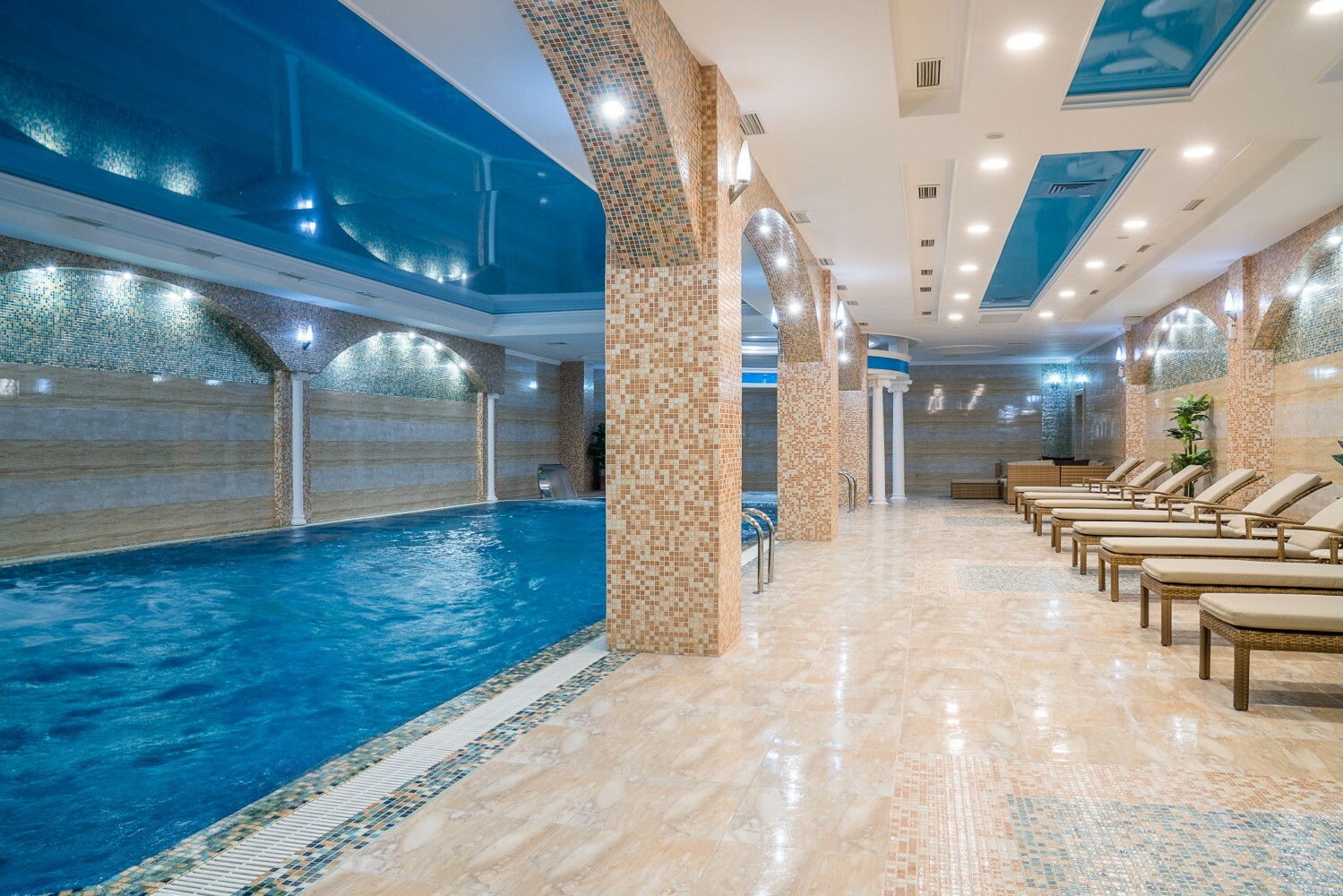 Бассейн спа ростов. Зоны гидромассажа. Спа центр бенамар. Сауна маринс парк отель. Бенамар отель спа ростов на дону.