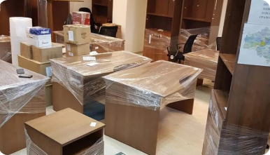 Офиснаые и квартирнык переезд в москве коробки завернутые в пленку для переезда